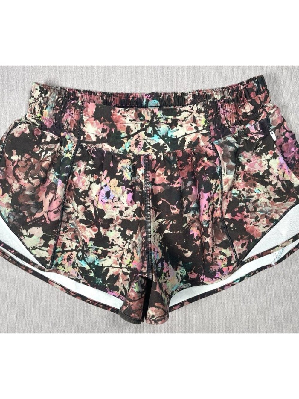 Lululemon Hotty Hot Blossom Red Multi Floral Shorts Inseam 2.5" - Women Size 6